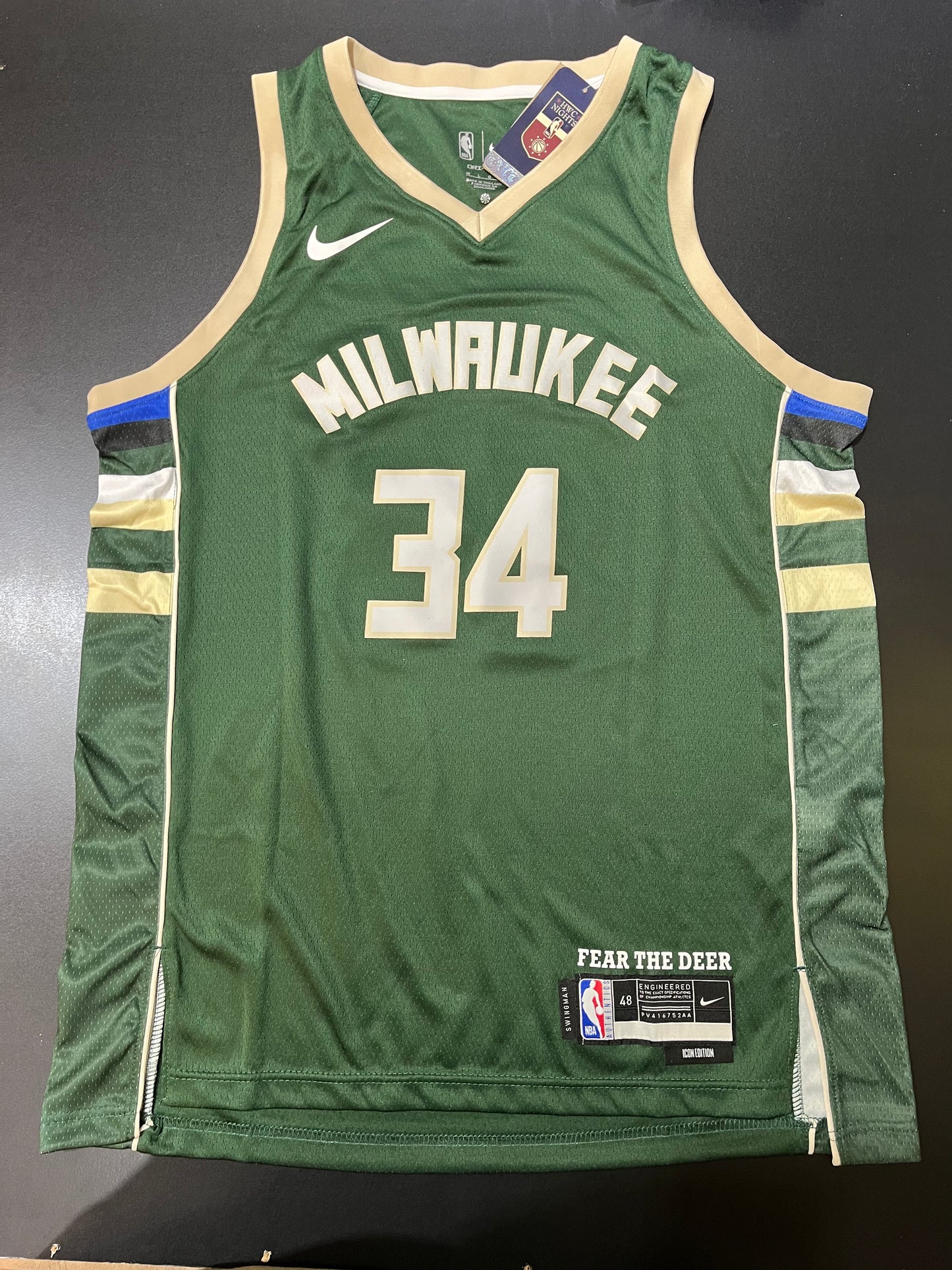 (Antetokounmpo)signed jersey