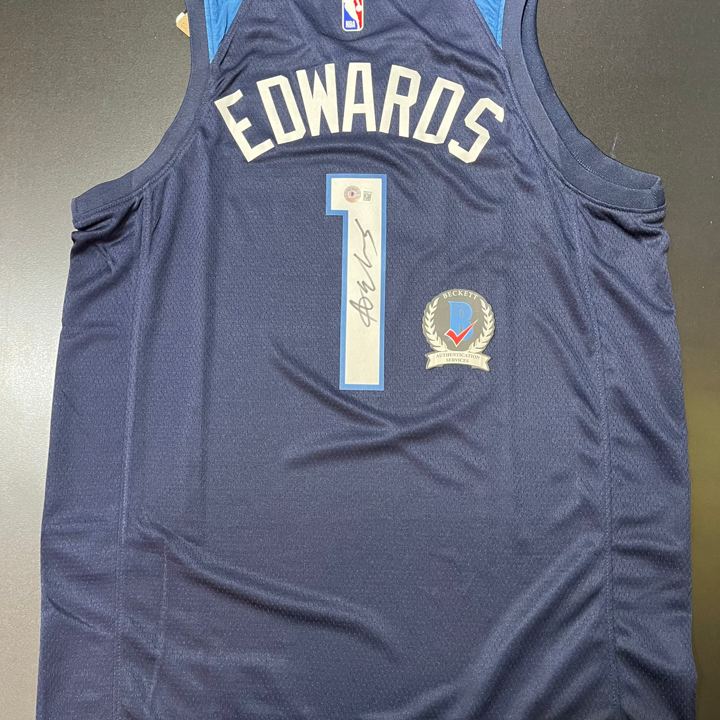 （Edwards）signed jersey