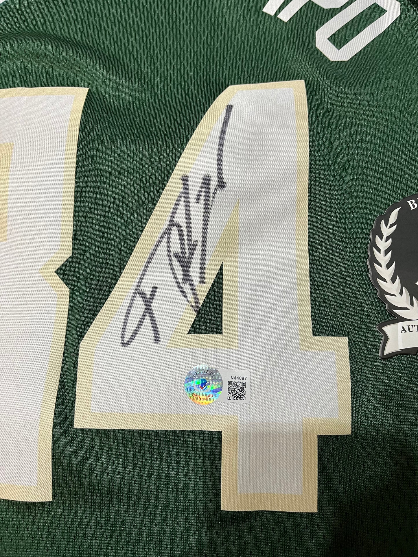 （Antetokounmpo）signed jersey