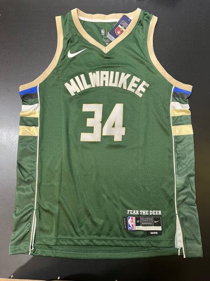 （Antetokounmpo）signed jersey