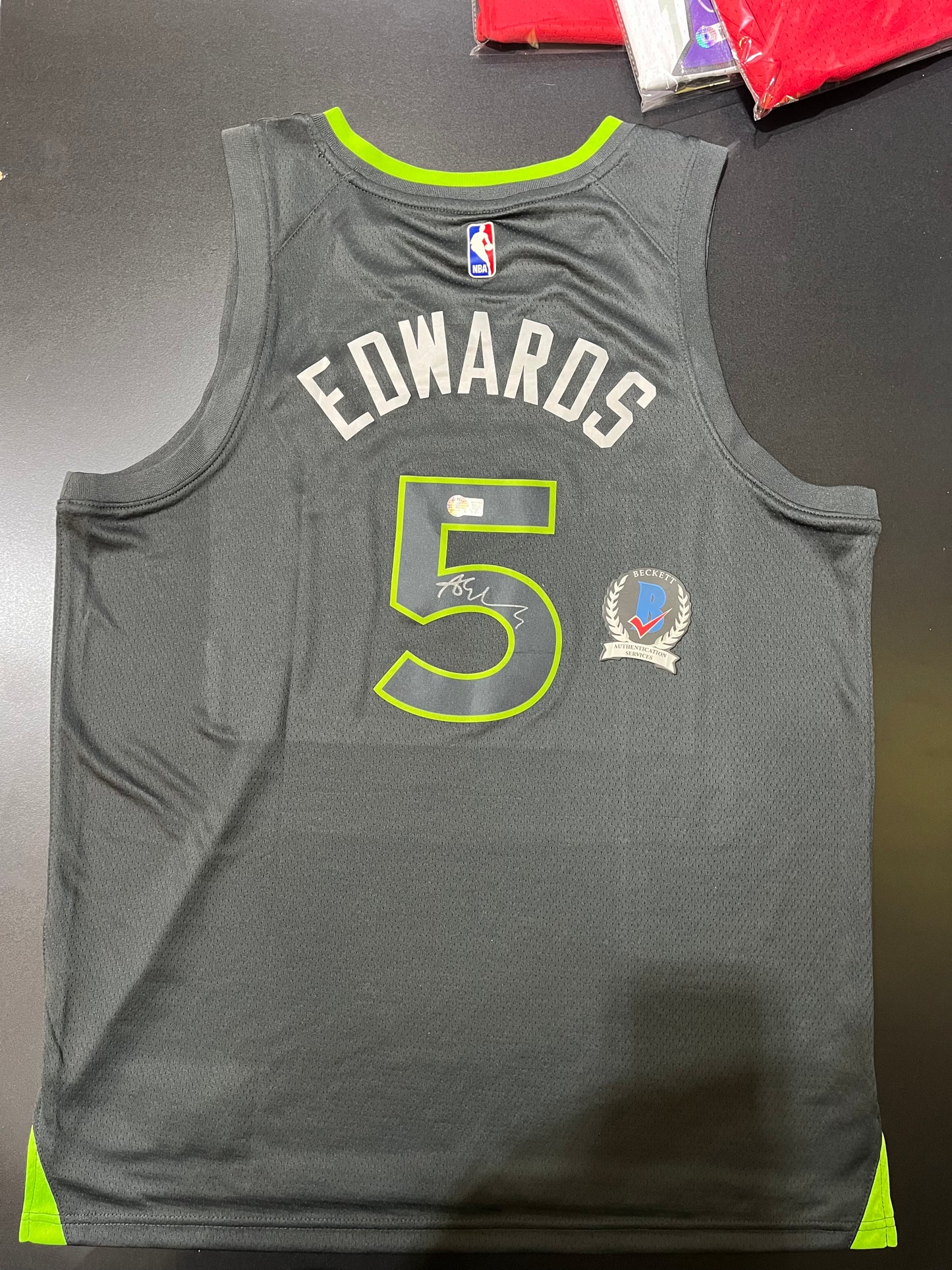（Edwards）signed jersey