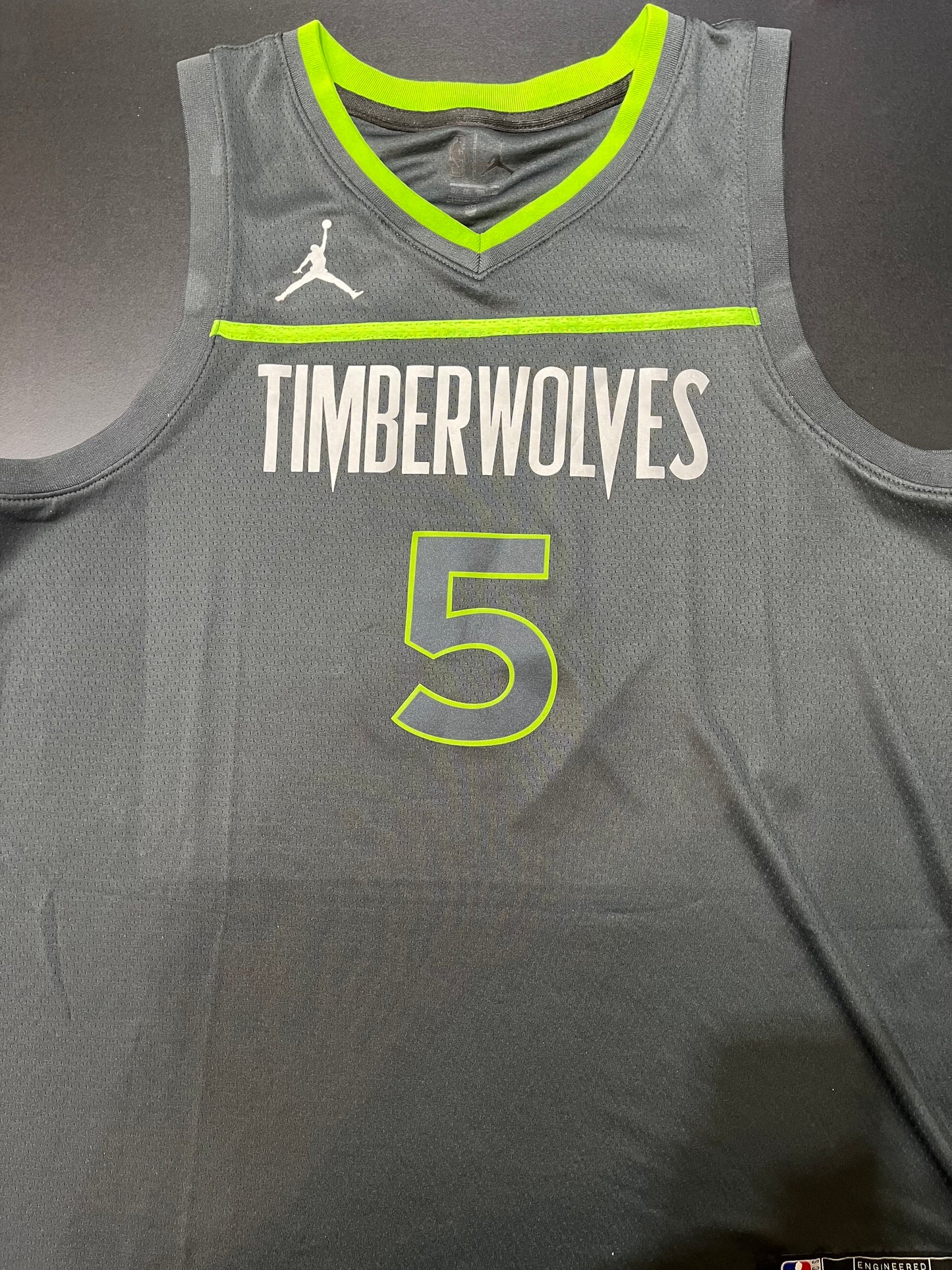 （Edwards）signed jersey