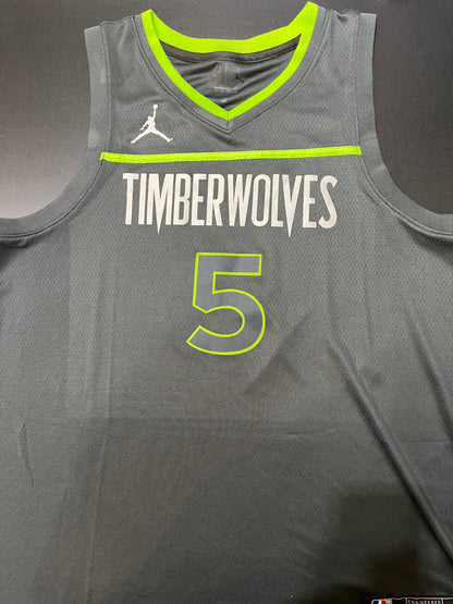 （Edwards）signed jersey